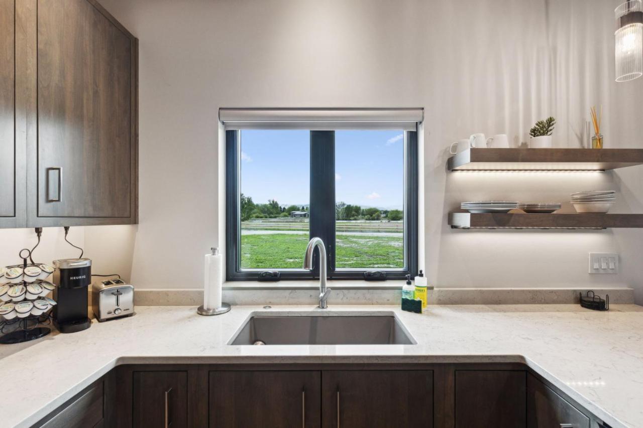 Mara Luxury Cabin- Maple Hamilton Экстерьер фото