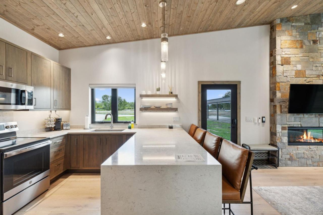 Mara Luxury Cabin- Maple Hamilton Экстерьер фото